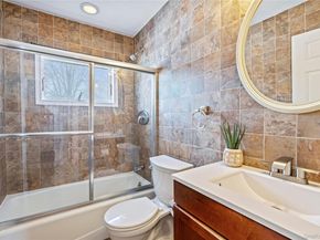 68 Summer Lane, Hicksville NY 11801