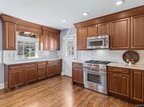 87 Wyatt Road, Garden City NY 11530