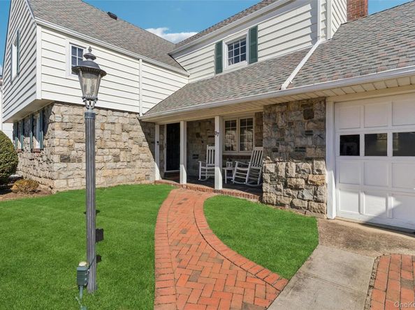 87 Wyatt Road, Garden City NY 11530