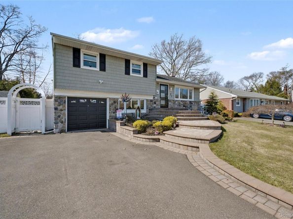 57 Richfield Street, Plainview NY 11803