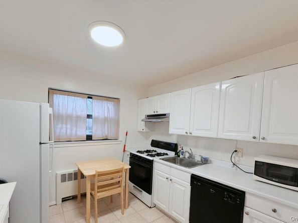 21909 74th Avenue 446B2, Oakland Gardens NY 11364