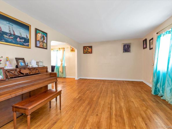 112 Ann Street, Valley Stream NY 11580