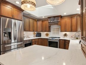 21 Shore Drive W, Copiague NY 11726