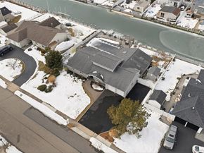 21 Shore Drive W, Copiague NY 11726