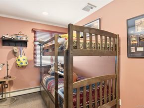 21 Shore Drive W, Copiague NY 11726