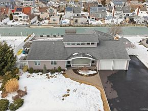 21 Shore Drive W, Copiague NY 11726