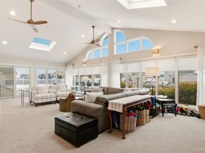 21 Shore Drive W, Copiague NY 11726