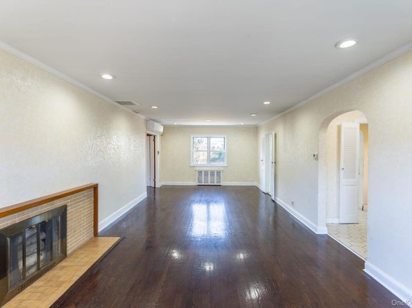 85-32 213th Street, Hollis Hills NY 11427