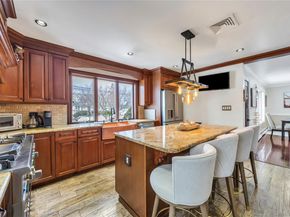 225 Farhan Lane, North Babylon NY 11703