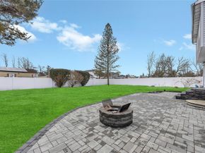 225 Farhan Lane, North Babylon NY 11703