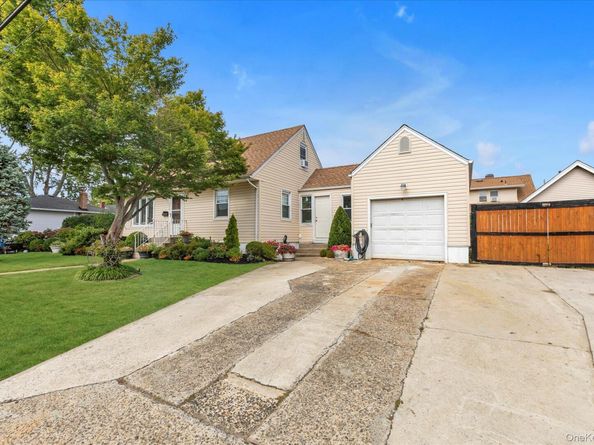 1039 Elizabeth Street, Baldwin NY 11510