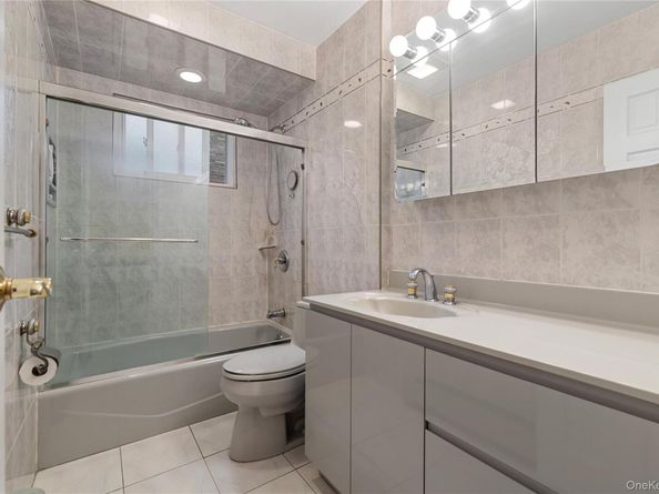 65 Haven Avenue, Valley Stream NY 11580