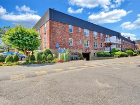30 Daley Place 247, Lynbrook NY 11563