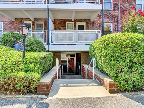 30 Daley Place 247, Lynbrook NY 11563