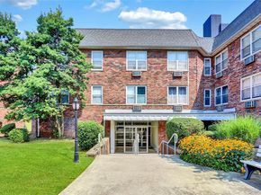 30 Daley Place 247, Lynbrook NY 11563