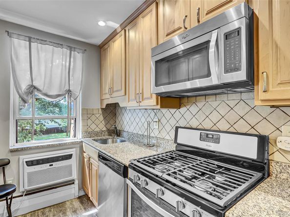 30 Daley Place 247, Lynbrook NY 11563