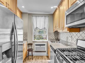 30 Daley Place 247, Lynbrook NY 11563