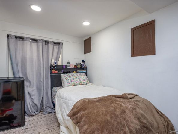 249 N Macquesten Parkway, Mount Vernon NY 10550