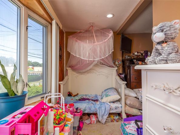 249 N Macquesten Parkway, Mount Vernon NY 10550