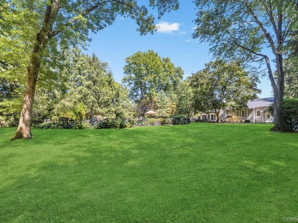 40 Somerset Place, Syosset NY 11791