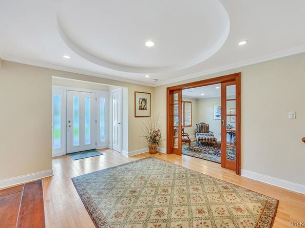 40 Somerset Place, Syosset NY 11791