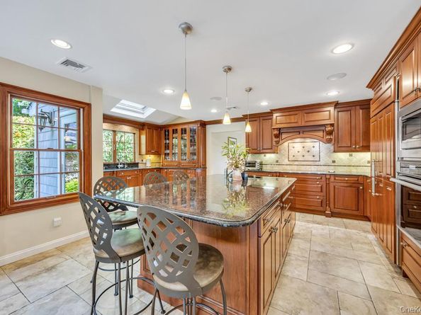 40 Somerset Place, Syosset NY 11791
