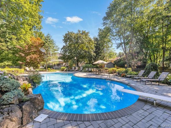 40 Somerset Place, Syosset NY 11791