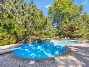 40 Somerset Place, Syosset NY 11791