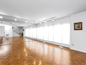 28 Spring Hollow, Roslyn NY 11576