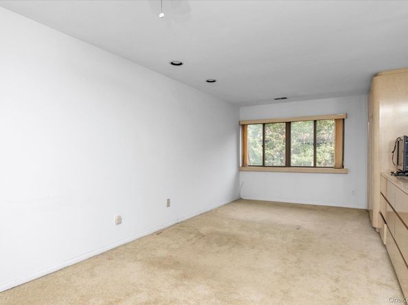 28 Spring Hollow, Roslyn NY 11576
