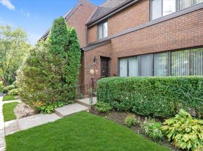 28 Spring Hollow, Roslyn NY 11576