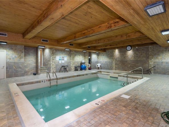 28 Spring Hollow, Roslyn NY 11576