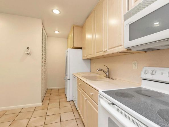 28 Spring Hollow, Roslyn NY 11576