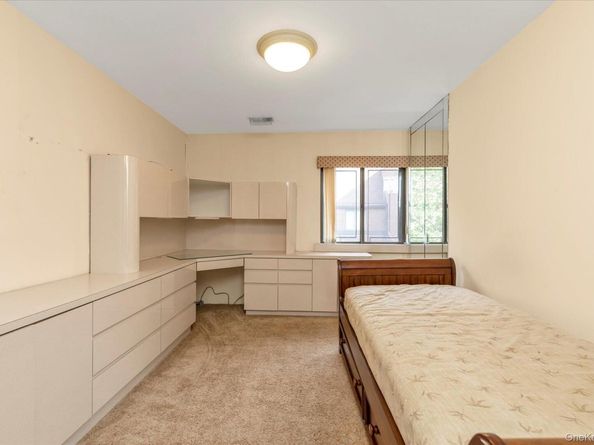 28 Spring Hollow, Roslyn NY 11576