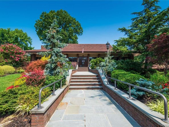 28 Spring Hollow, Roslyn NY 11576