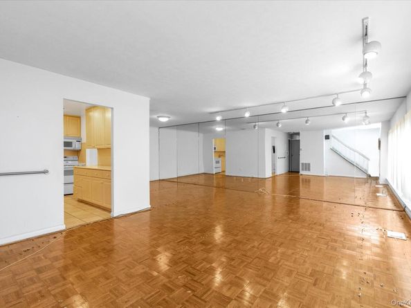 28 Spring Hollow, Roslyn NY 11576