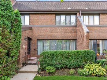 28 Spring Hollow