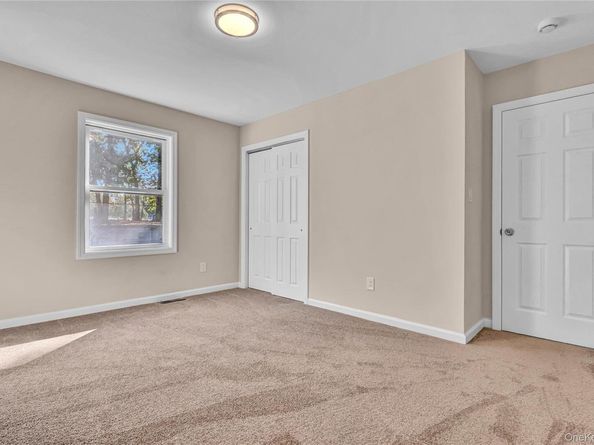 31 Fawn Lane W, South Setauket NY 11720