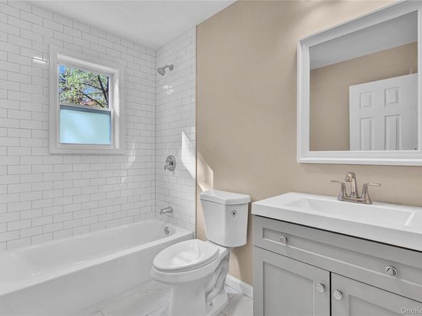 31 Fawn Lane W, South Setauket NY 11720