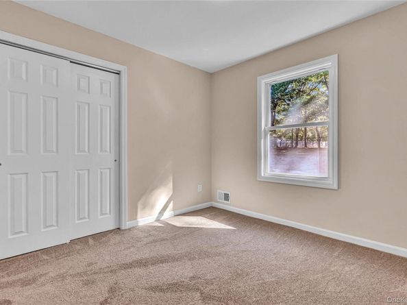 31 Fawn Lane W, South Setauket NY 11720