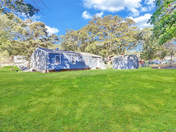 31 Fawn Lane W, South Setauket NY 11720