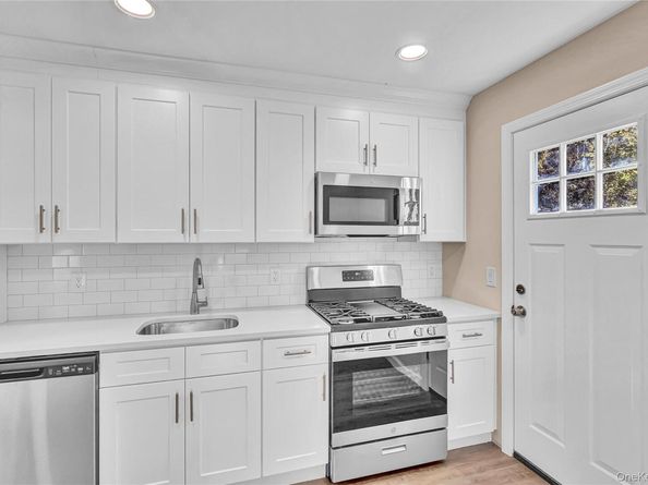 31 Fawn Lane W, South Setauket NY 11720
