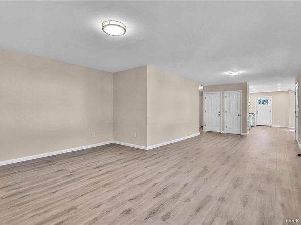 31 Fawn Lane W, South Setauket NY 11720