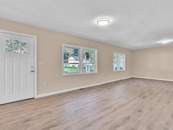 31 Fawn Lane W, South Setauket NY 11720