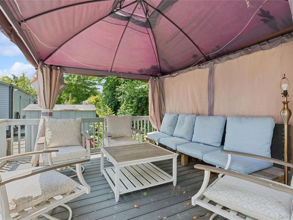 8 North Railroad Avenue, Jamesport NY 11901-6016