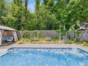 8 North Railroad Avenue, Jamesport NY 11901-6016