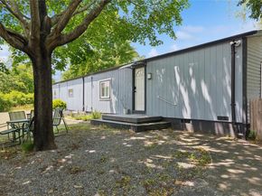 8 North Railroad Avenue, Jamesport NY 11901-6016