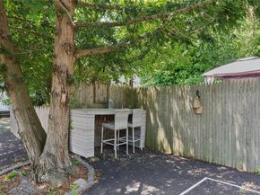 8 North Railroad Avenue, Jamesport NY 11901-6016