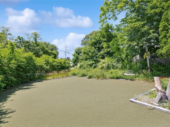 8 North Railroad Avenue, Jamesport NY 11901-6016