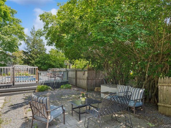 8 North Railroad Avenue, Jamesport NY 11901-6016